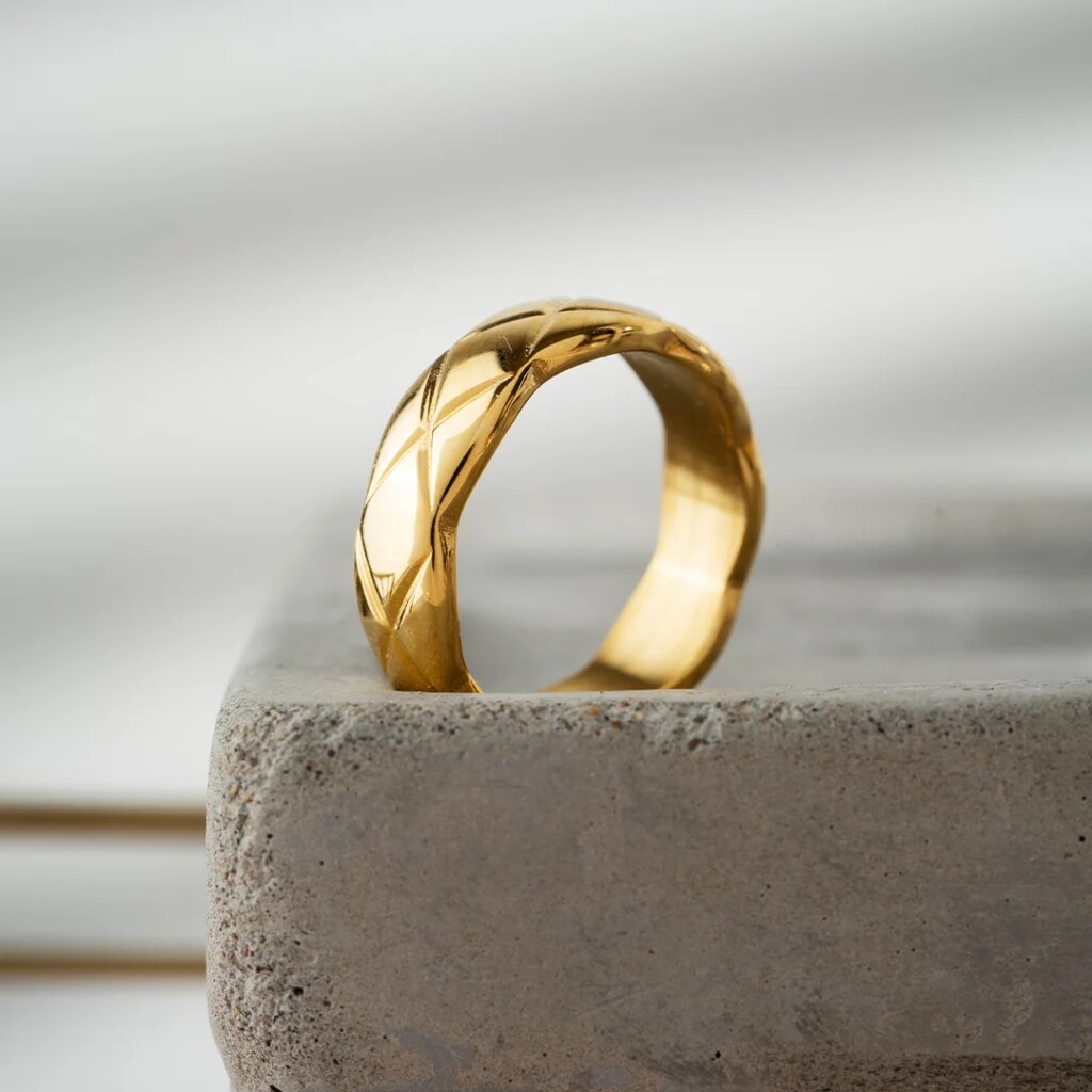view-luxurious-golden-ring-rock-concrete-tray-1080x1080-1.jpg